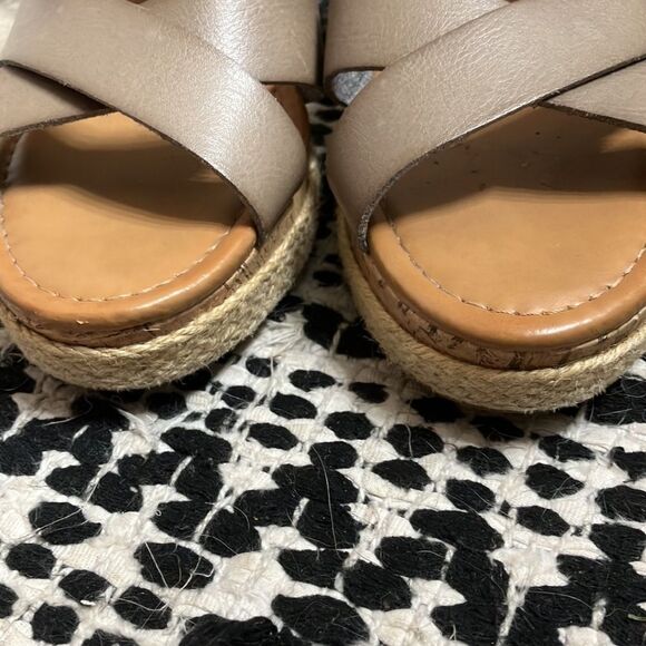 Maurices Jaden Taupe Faux Leather Buckle Strappy Corkscrew Wedge Size 8 - Picture 4 of 7